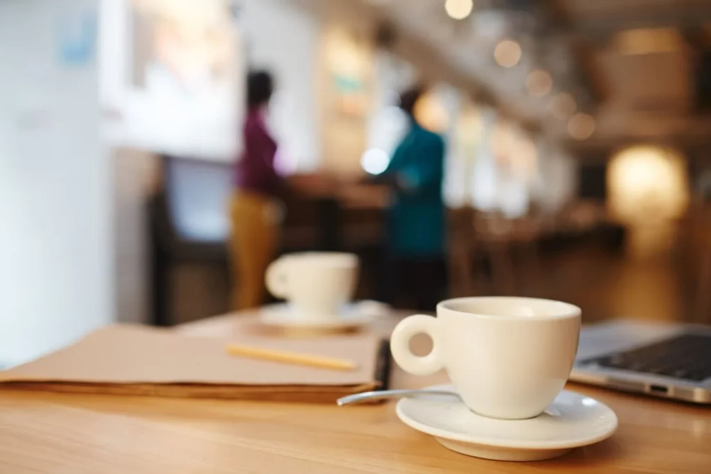 Leia mais sobre o artigo Café e produtividade: Como evitar distrações e Controlar Tarefas