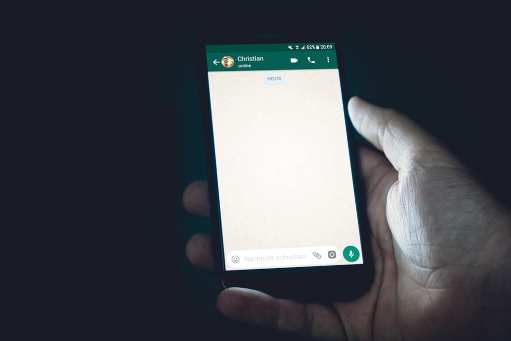 Leia mais sobre o artigo Chat Vendedor: A IA que Assina Contratos por Você